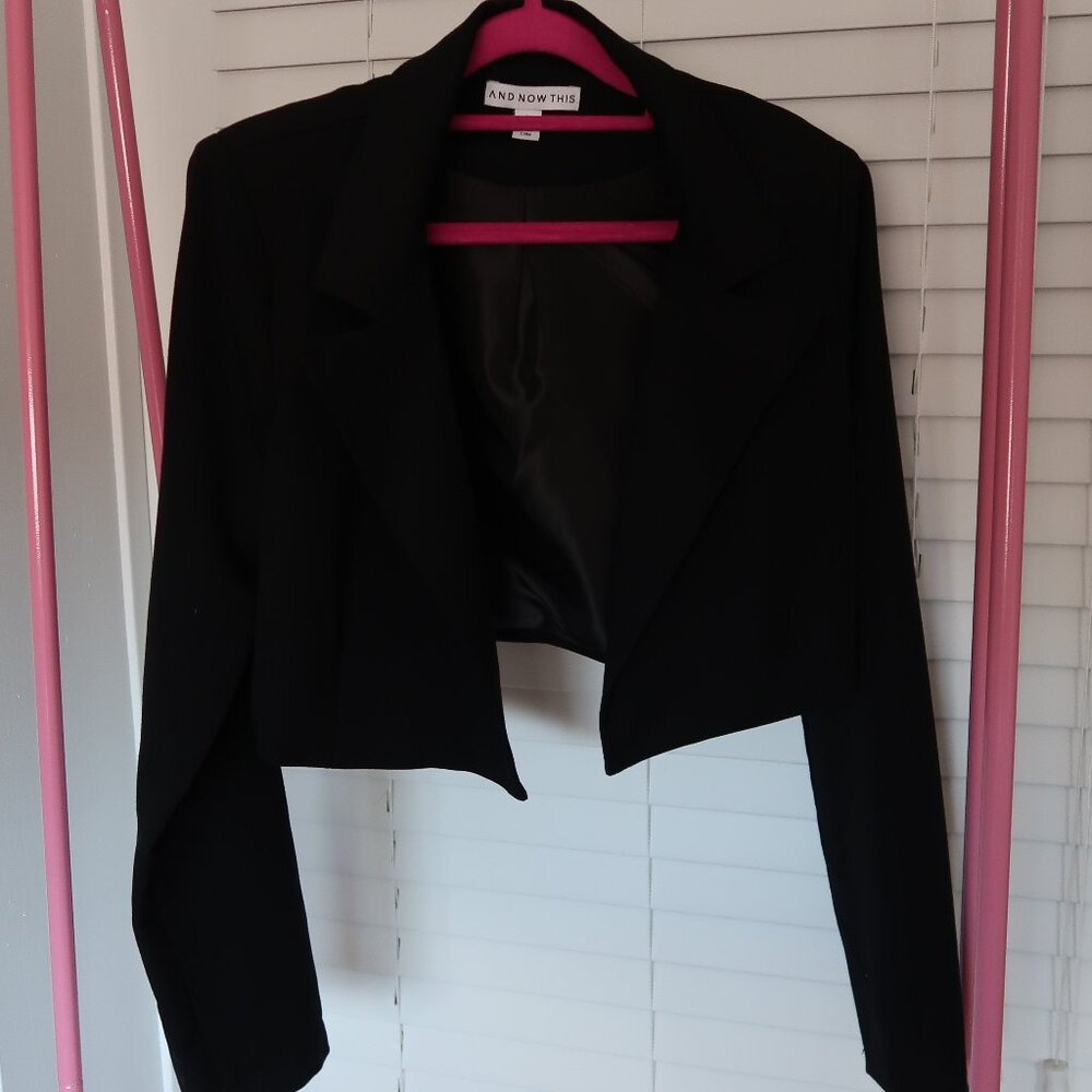 🖤✨ Black Cropped Blazer – Chic, Sexy & Polished ✨🖤